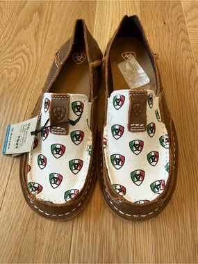 Ariat Women’s Cruiser Caramel – Mexico Print size 6 NWT